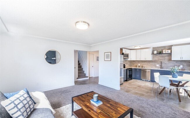 Building Photo - Perfect & Charming 3 bedroom Plus 1.75 Bath Craftsman Home in Tacoma!!