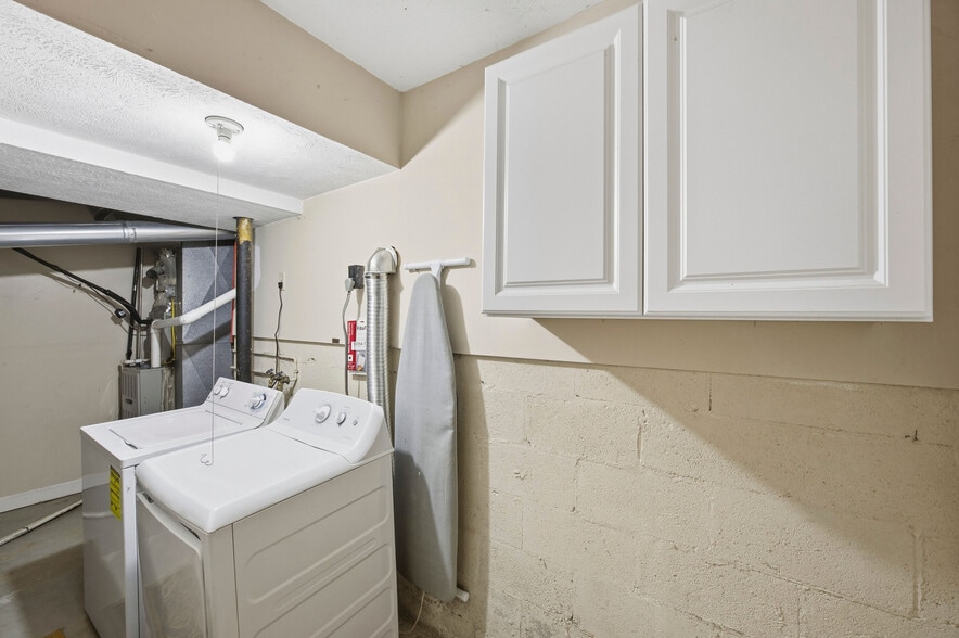 Building Photo - 943 Ferncliff Rd NE