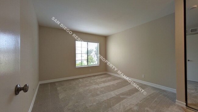 Building Photo - Highly Updated 2-Bedroom Condo in Prime Mi...