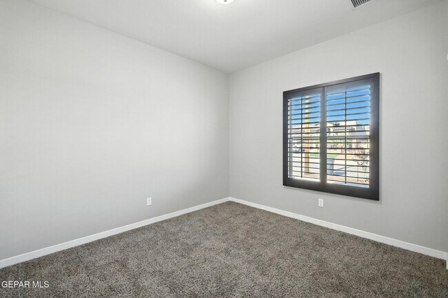 Building Photo - 221 Epsom Dr