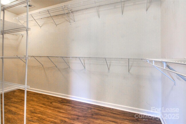 Building Photo - 3007 Silverwood Dr