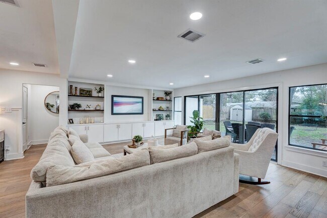 Building Photo - 10503 Metronome Dr