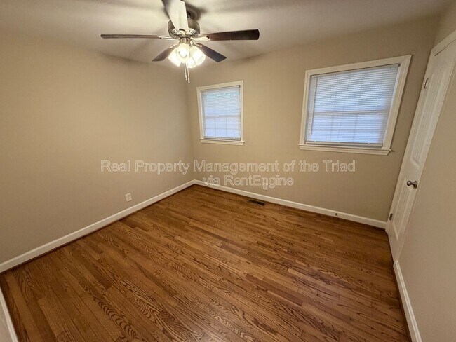 Building Photo - 2748 Lyndhurst Ave