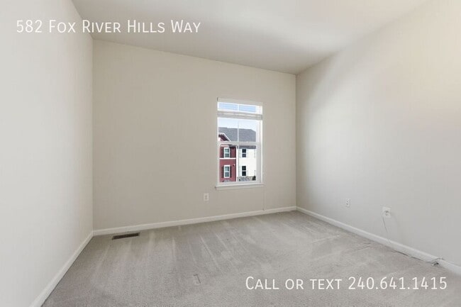 Building Photo - 582 Fox River Hills Way