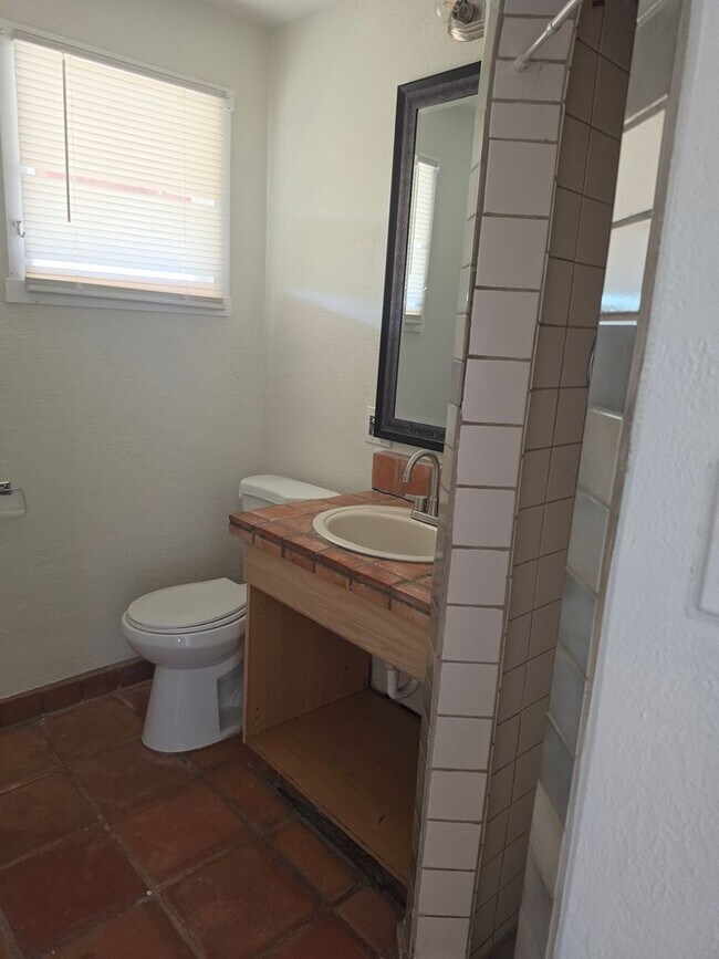 Building Photo - A quaint home offering a convenient location within walking distance to downtown Wickenburg