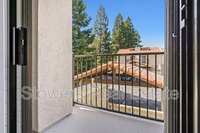 Building Photo - 1714 Parkside Dr