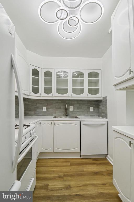 Building Photo - 10300 Westlake Dr