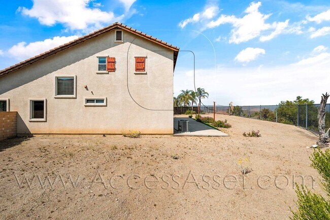 Building Photo - Large 4 Bed/3 Bath Home with an Incredible View!