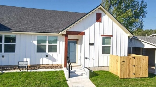 Building Photo - 603 N Echols St