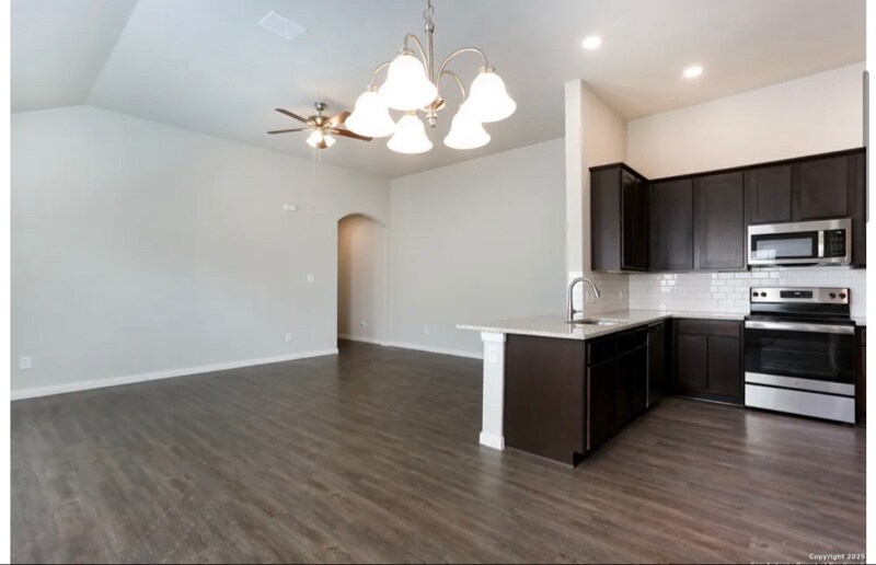 Building Photo - 537 Grayson Ln