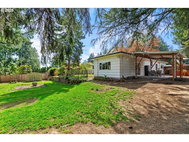 Building Photo - Quarter Acre Comfort