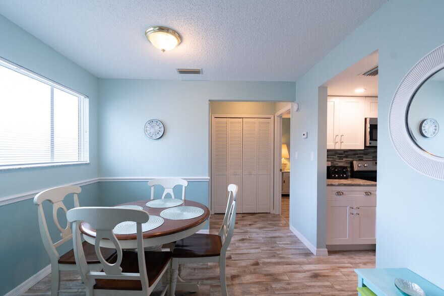 Building Photo - 516 Beach Park Ln