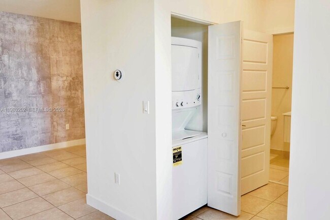 Building Photo - 7925 NW 104th Ave