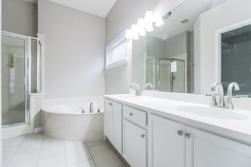 Building Photo - 6799 Showboat Ln