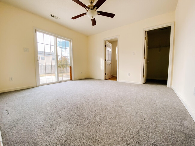 Building Photo - 206 Jessie Cir