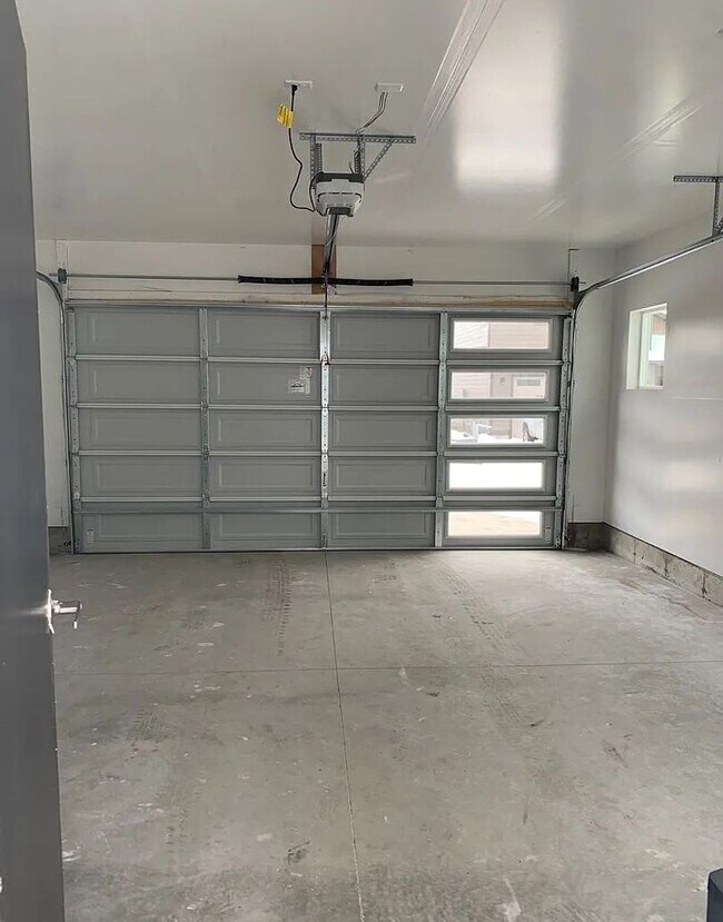 Building Photo - 877-879 S Cottonwood Rd