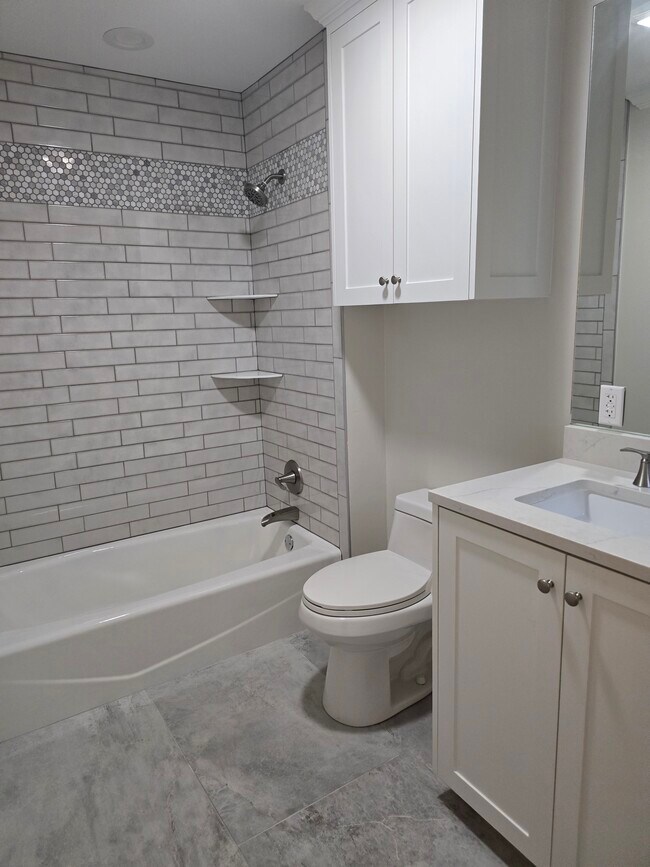 Building Photo - 8107 San Leandro Dr