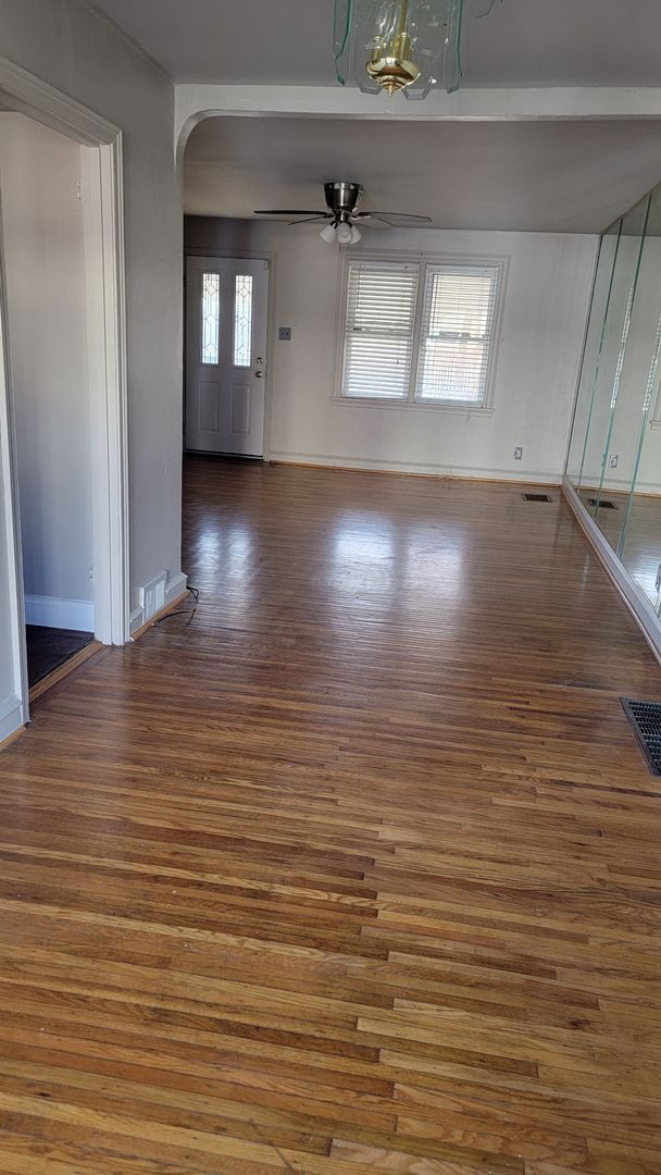 Building Photo - Beautiful Home In West Oak Lane