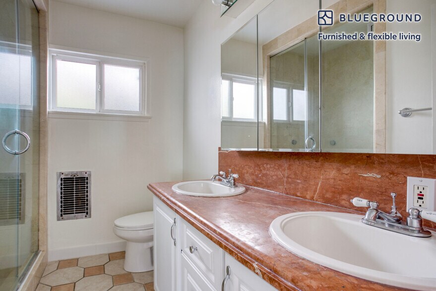 Building Photo - 328 S Doheny Dr