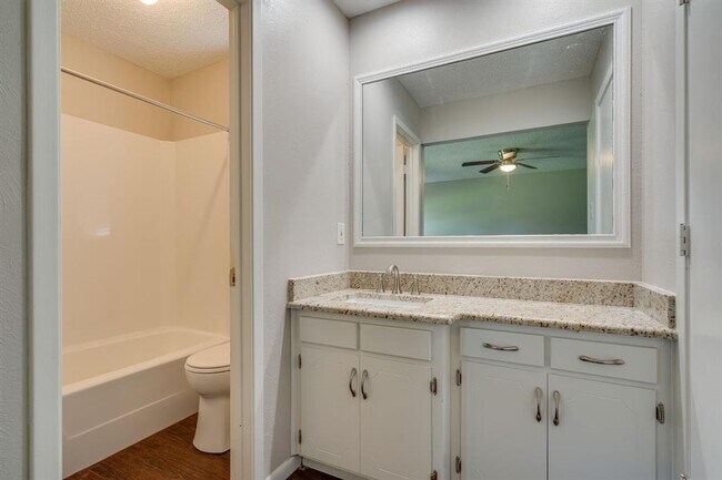 Building Photo - 2500 Quail Ridge Dr