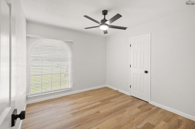 Building Photo - 5 Chanute Cir