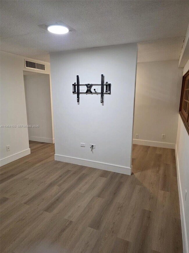 Building Photo - 10951 Cypress Rd