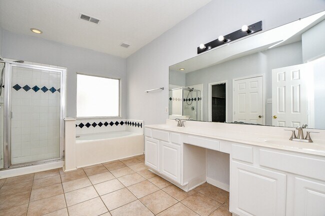 Building Photo - 3019 Red Oak Leaf Trail