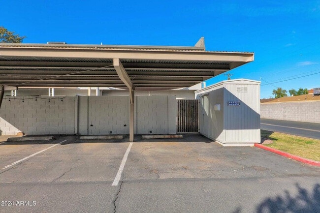 Building Photo - 4883 N Granite Reef Rd