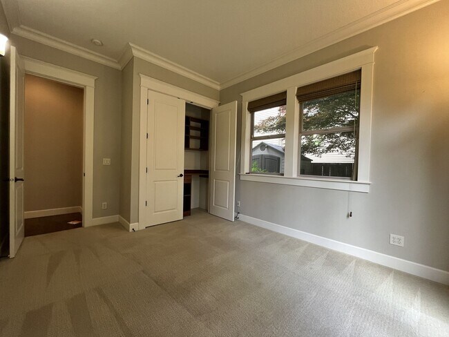 Building Photo - Luxury 5 Bedroom Home with Soaking Tub, Chef’s Kitchen & Expansive Primary Suite