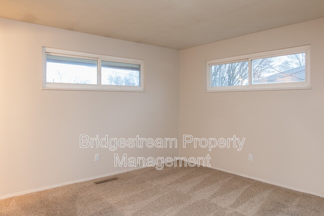 Building Photo - 5280 Monitor Dr
