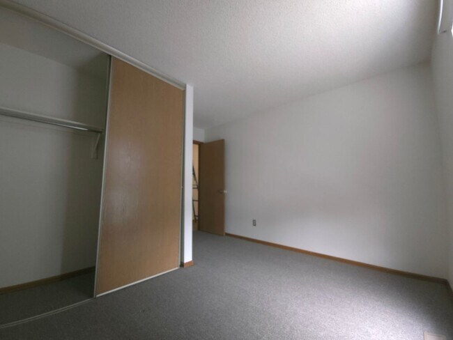 Building Photo - Spacious Tri-Level Home in Lafayette