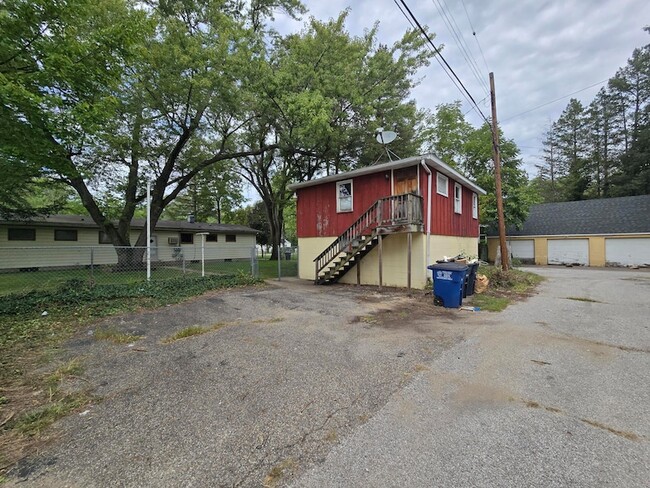 Building Photo - 721 N Carroll Ave