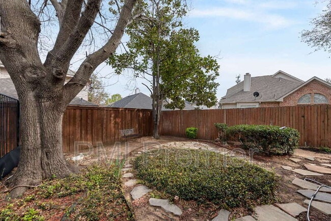 Building Photo - 1220 Royal Crescent Dr