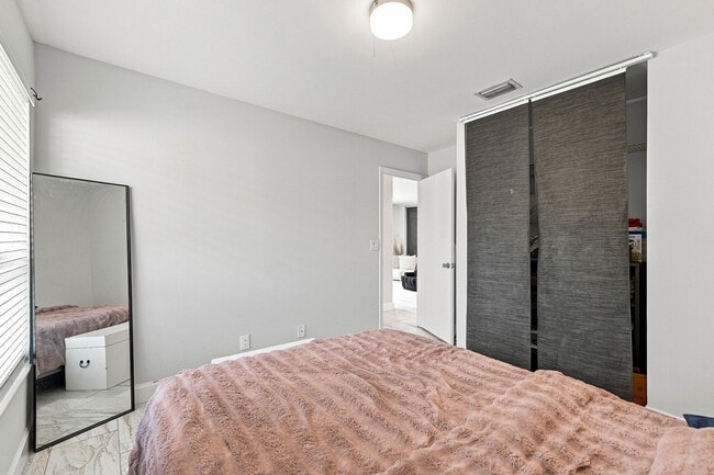 Building Photo - 2581 Carambola Cir N