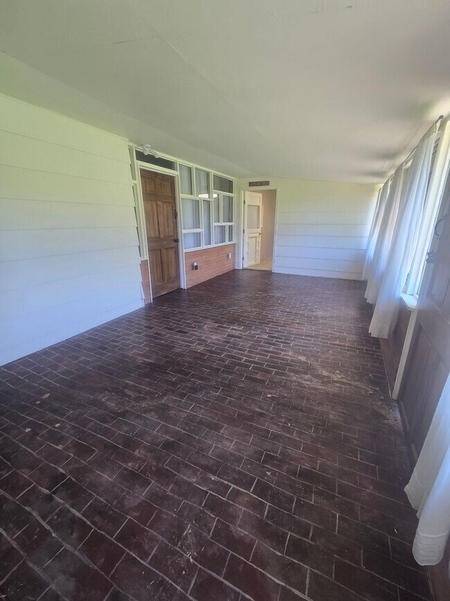 Building Photo - Rural 3 Bedroom Home in Fort Collins with Attached Garage and HUGE Yard Now Available! NO HOA!