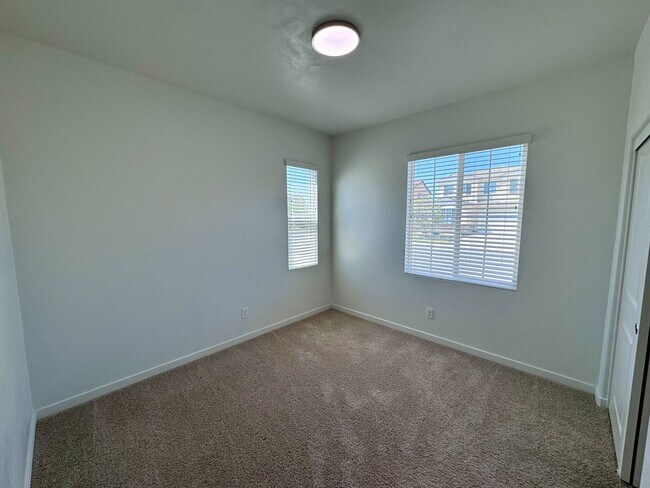 Building Photo - Stunning 4 bedroom 3 bathroom Murrieta hom...