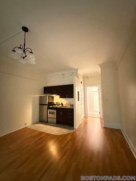 Building Photo - 62 Boylston St