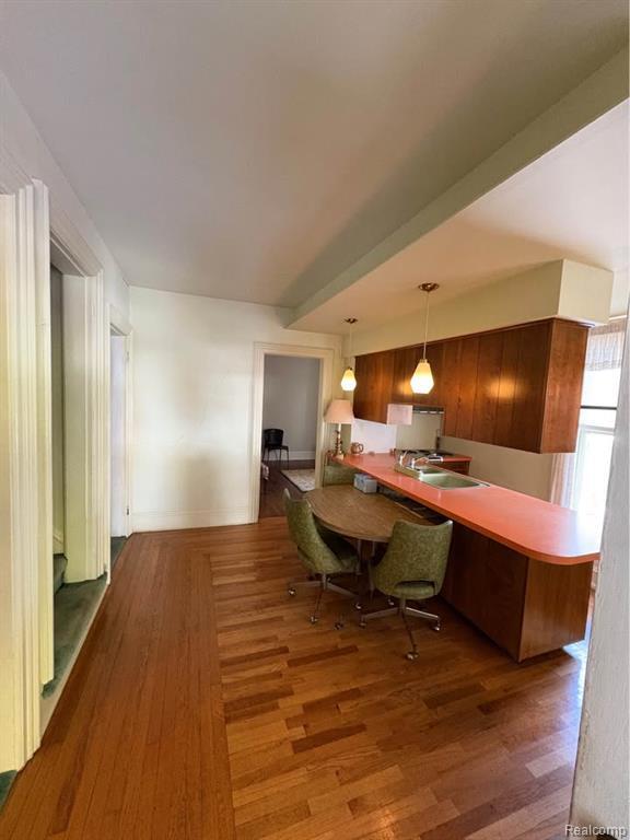 Building Photo - 426 E 4th St