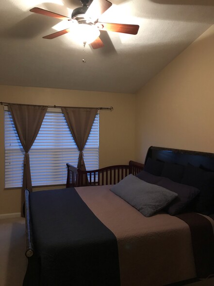 Master Bedroom - 5931 Cedar Lake Dr