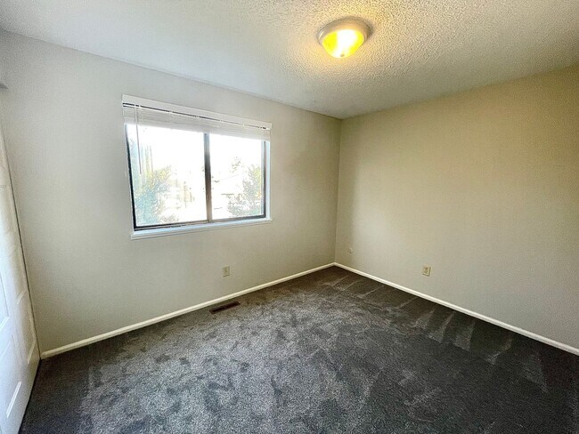 Building Photo - Beautiful updated 3 bedroom 2 bath home in Greeley!