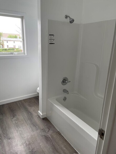 Building Photo - 4822 Kutztown Rd