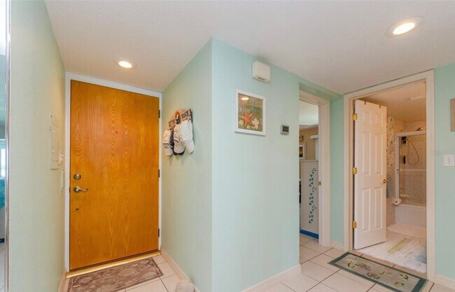 Building Photo - 868 Bayway Blvd