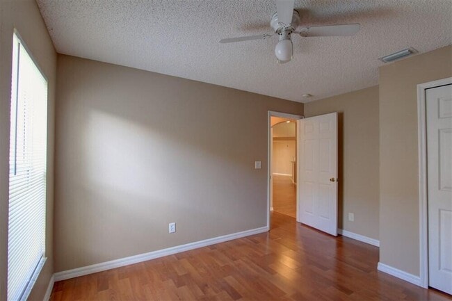 Building Photo - 2477 Deercroft Dr