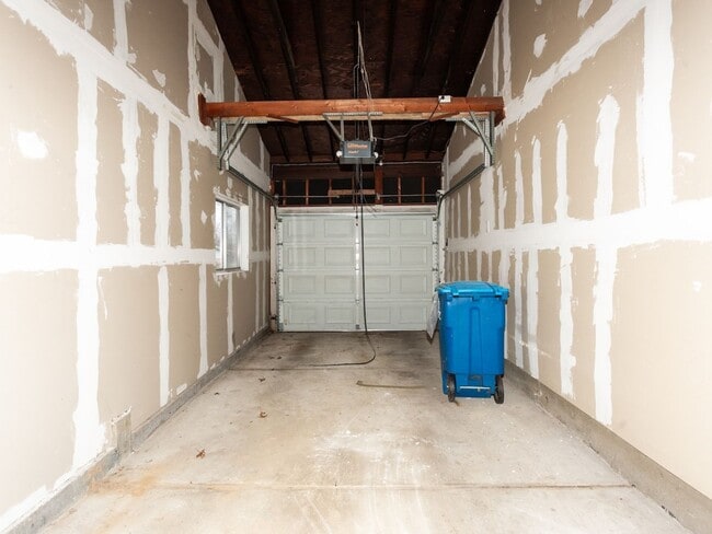 Building Photo - Charming 3 Bed 1 Bath Home