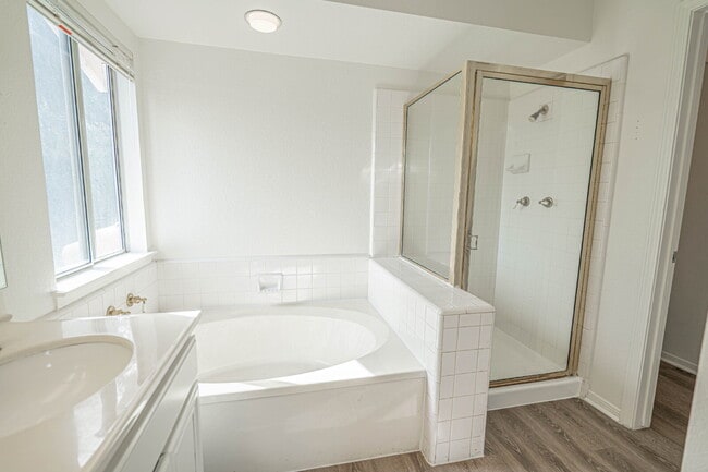 Building Photo - Charming Castaic Home