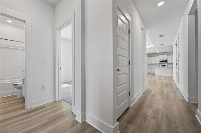 Building Photo - 210 Lyla Ln