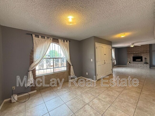 Building Photo - 2535 E Maryland Dr