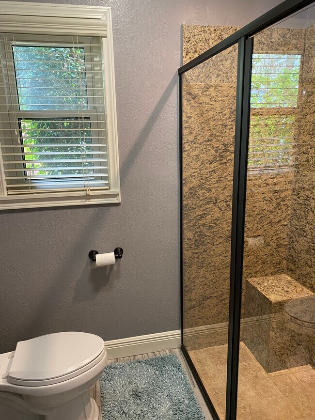 Second full Bathroom - 1320 Woodvine Dr