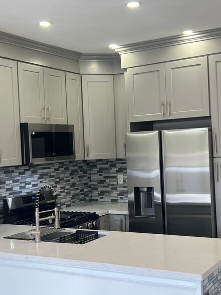 New Kitchen - 19009 Sherman Way