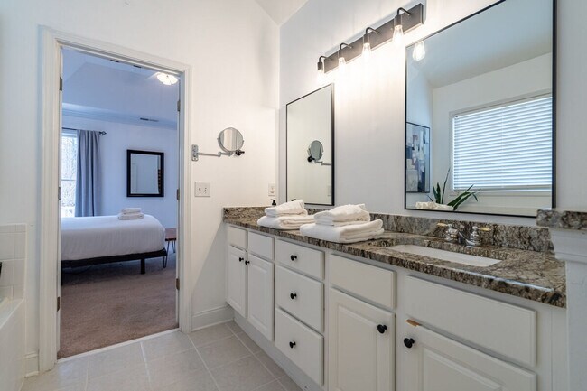 Building Photo - 350 Park Creek Ridge